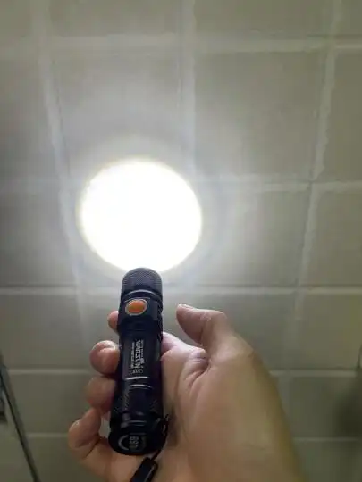 手电筒光照很亮 外形小巧 三种光照 值得购买