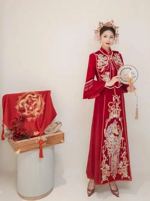 高级优雅的复古红色丝绒秀禾服78中式嫁衣