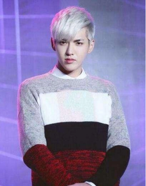 吴亦凡出道前素颜照曝光!这就是男神?真是土掉渣了!