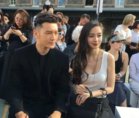 黄晓明angelababy带小海绵就医,夫妻俩互动好温馨,力破离婚传闻