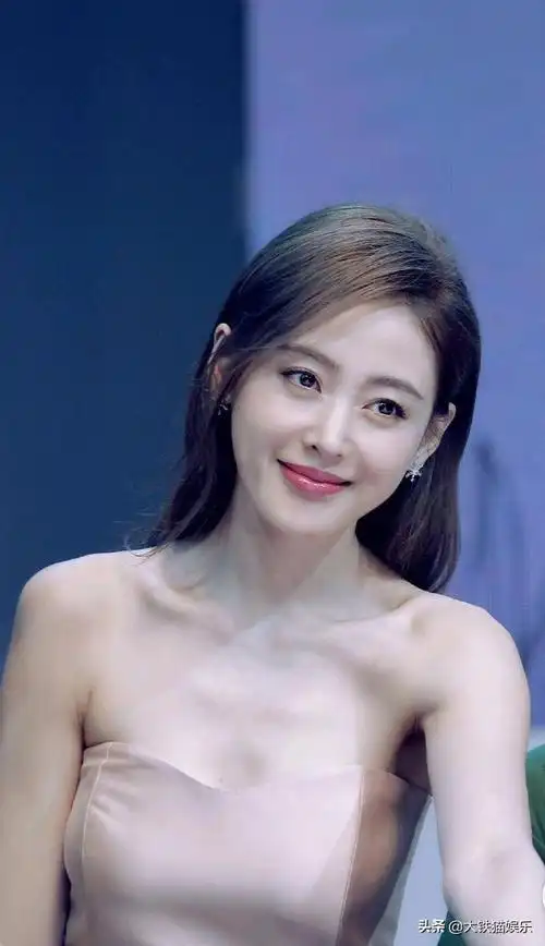 二,张天爱:时间偷偷溜走,她的年龄时间永远带不走