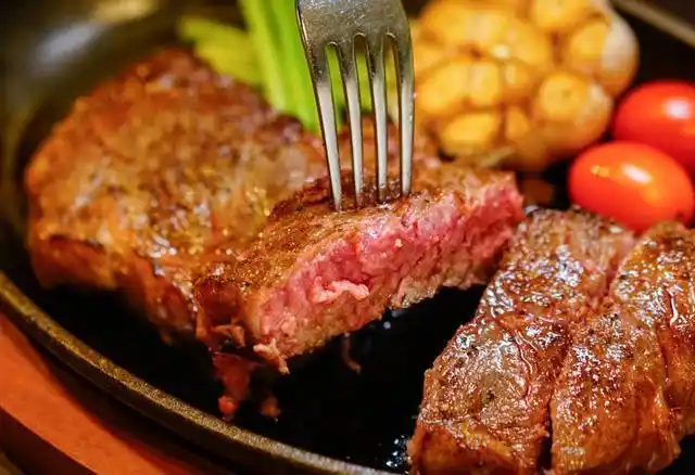 去西餐厅吃牛排一般要点几分熟的(在西餐厅点八分熟牛排被嘲笑)(4)