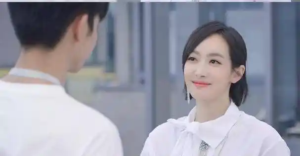 弟弟宋威龙在照顾姐姐宋茜,让观众看完直呼自己也想要这样一个男朋友