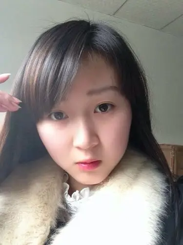 我有个女朋友,她今年20岁了,可是她不是第一次,应该分手吗?