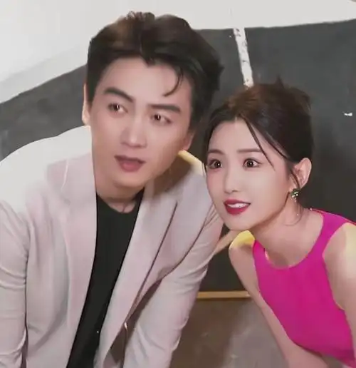 陈晓毛晓彤合作新剧 合照有夫妻相