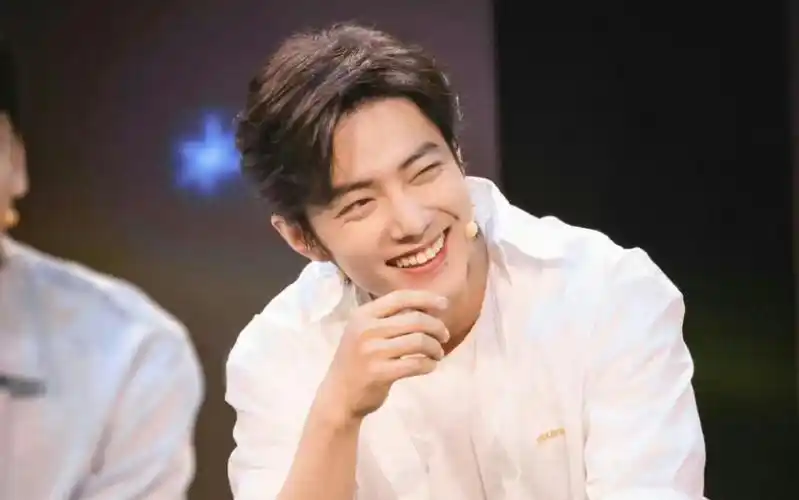 肖战-点击收获笑容!想要的靠自己去争取!