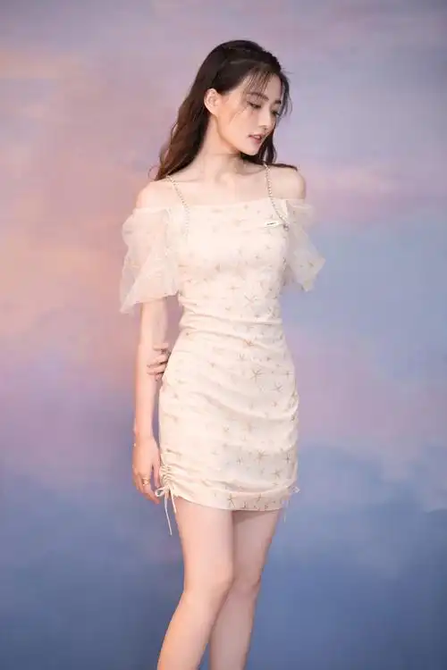 徐璐明星同款钻石吊带一字肩网纱泡泡袖修身连衣裙2020夏季新女装