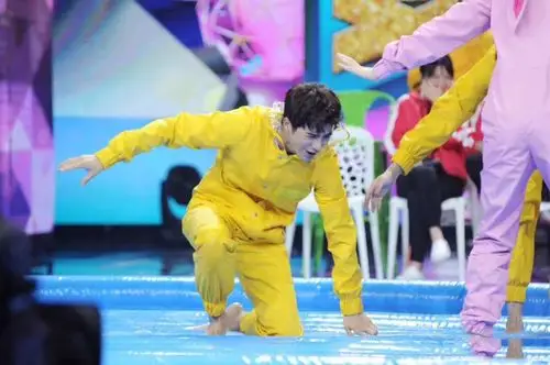 姜潮快乐大本营图片