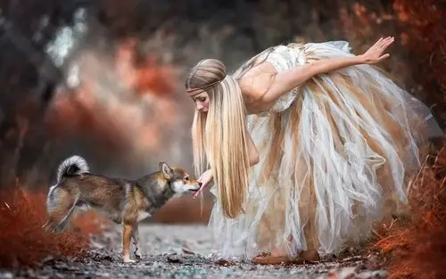 金发女孩和狗,裙子 828x1792 iphone 11/xr 壁纸,图片,背景,照片