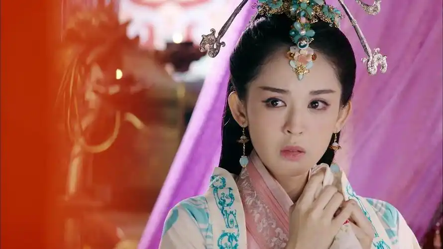 昨天大家推荐我扒拉古力娜扎的貂蝉我去扒拉了是真的美