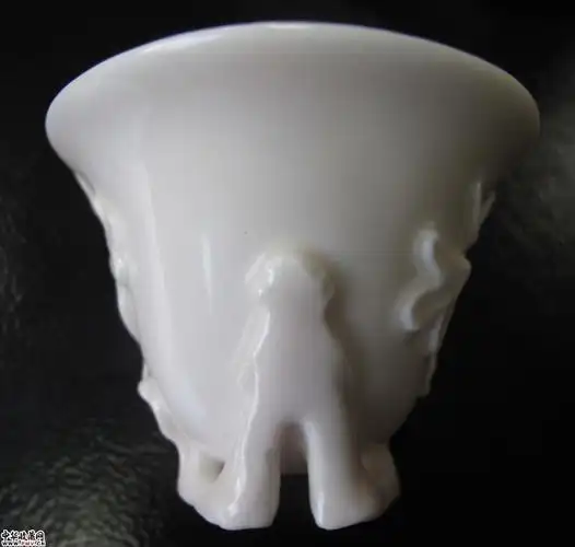 明末清初德化窑梅花纹白釉杯