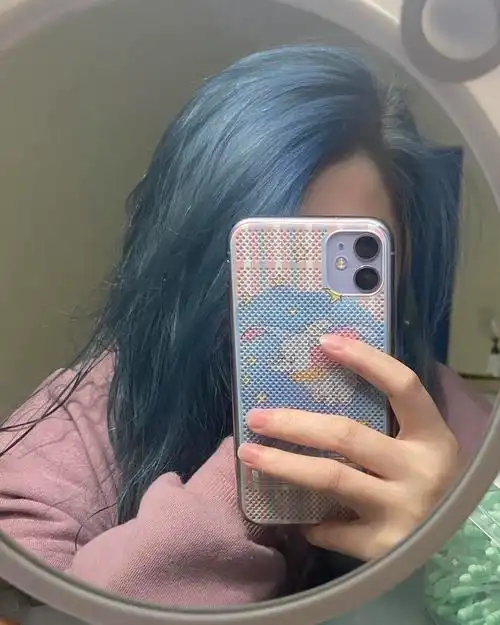 而且这个泡泡染发剂味道一点也不刺激. 比起漂发剂真的