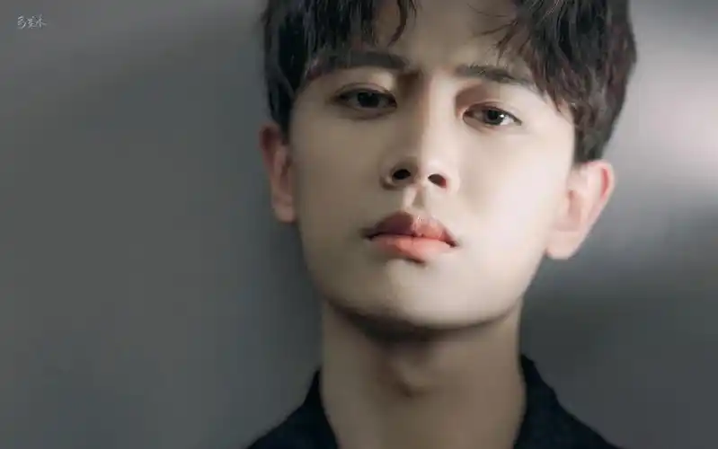 任嘉伦(国超)力士直播 cr:弓呈禾 - 高清图片,堆糖,美图壁纸兴趣社区