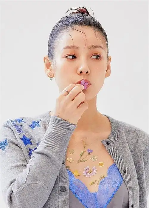 李孝利全新画报,背头造型,明媚的春日气息,气质颜值非凡