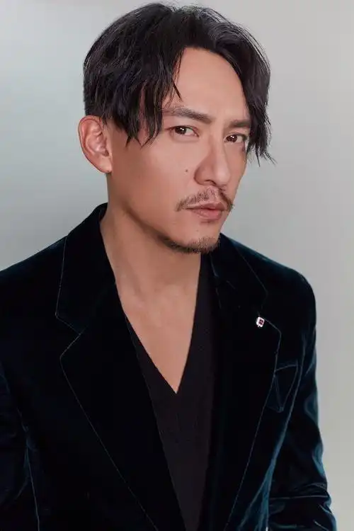 张震出席第23届台北电影奖彰显成熟型男风范