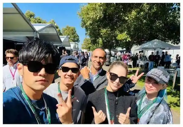 昆凌周杰伦同框现场造型反差大精彩抢镜