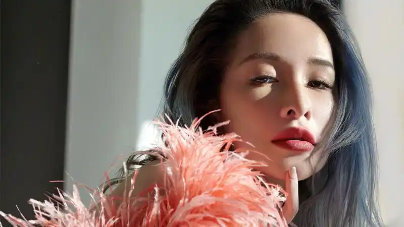 萧亚轩的出生日期与八字