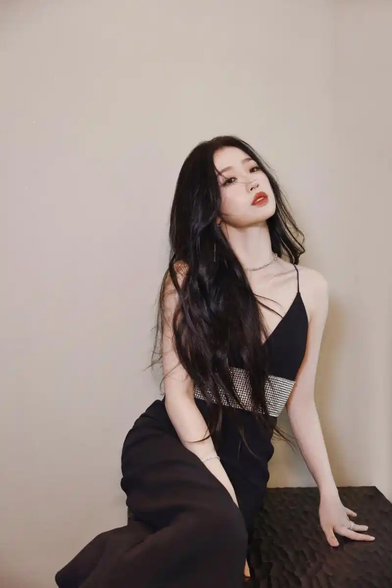 虞书欣光脚丫06