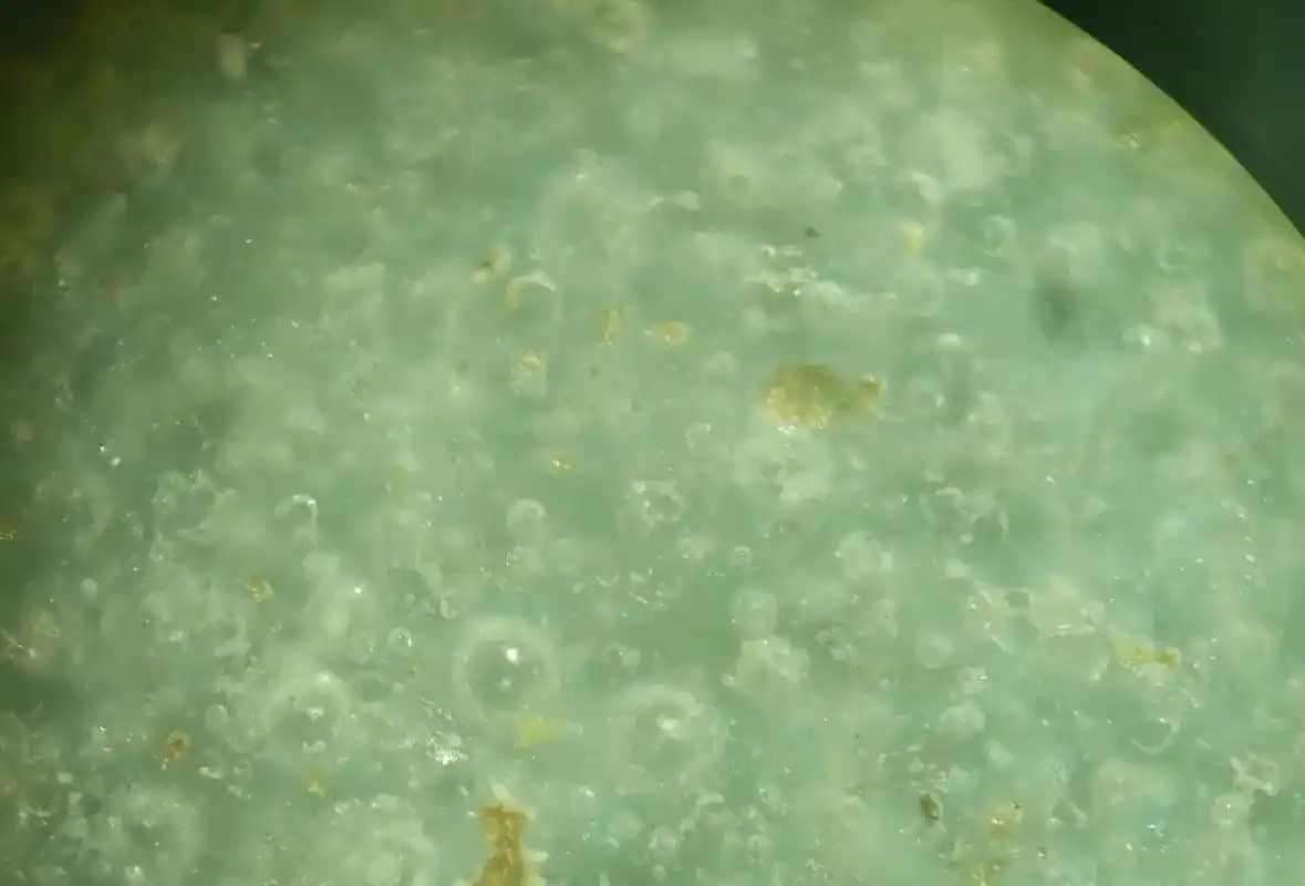 宋汝瓷100倍显微镜下 气泡图 - 抖音