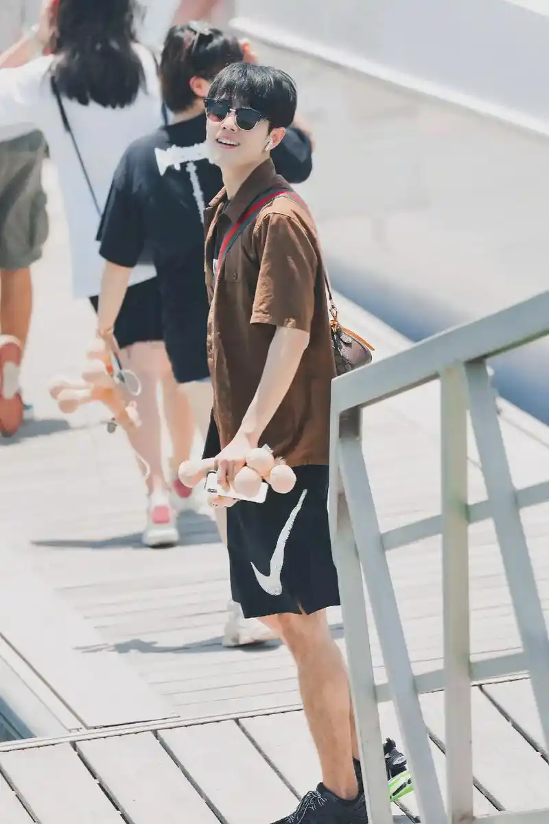 那时候穿的短裤,就很好啊～#肖战  - 抖音