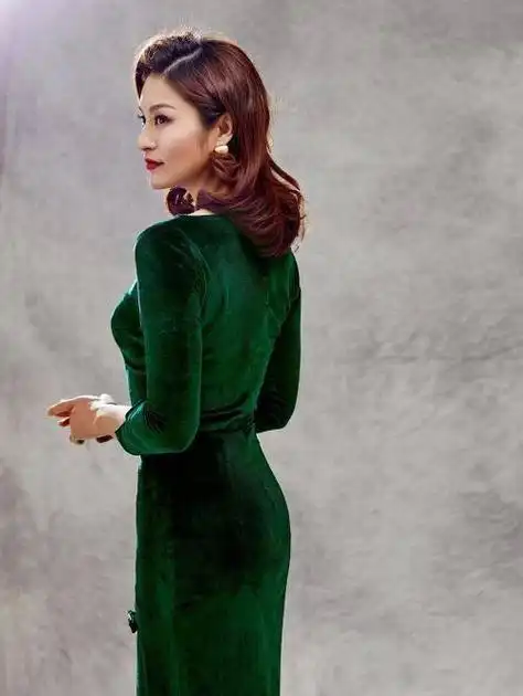 孟盛楠,甘肃兰州人,是一位备受认可的美女主持人.