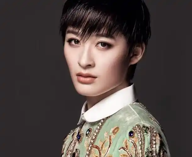 8位中性风女星现状:多人已无人问津,"男人婆"却变得风情万种