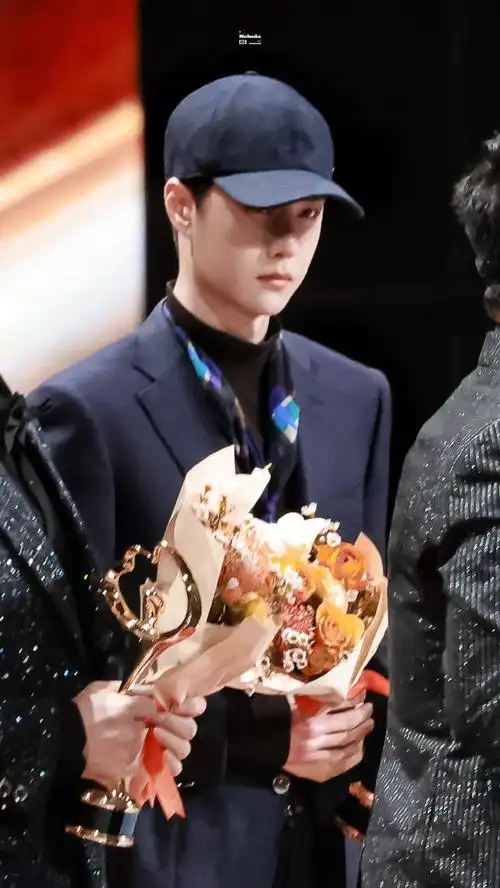 王一博微博之夜##王一博今天也很酷