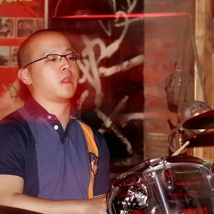 53岁窦唯近照曝光:摇滚少年如今"穷困潦倒",已成仙