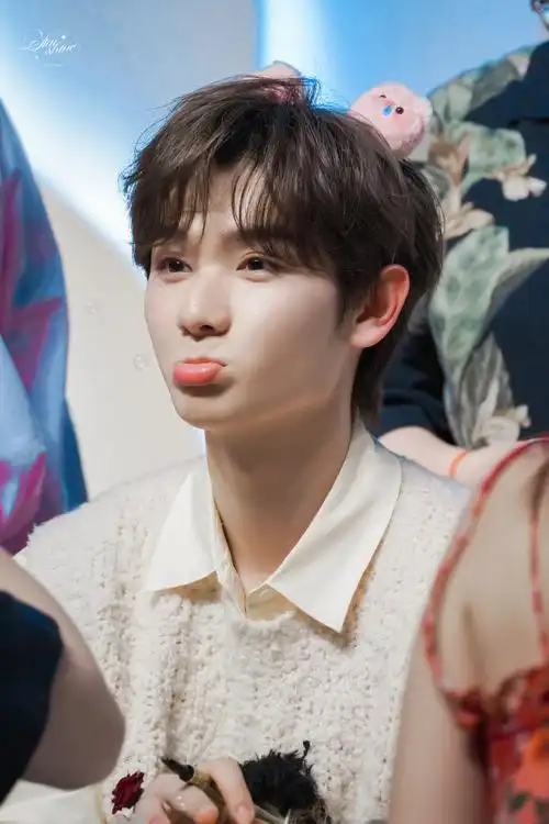 高卿尘超话91#与高卿尘同观日暮星河#99撒娇给我