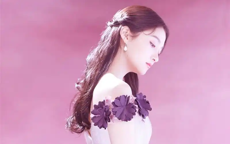 关晓彤鲜花裙唯美写真图片桌面壁纸_大陆明星_壁纸下载_美桌网