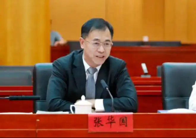 在福田区委书记黄伟与国开行深圳分行行长张华国见证下,福田区区长周