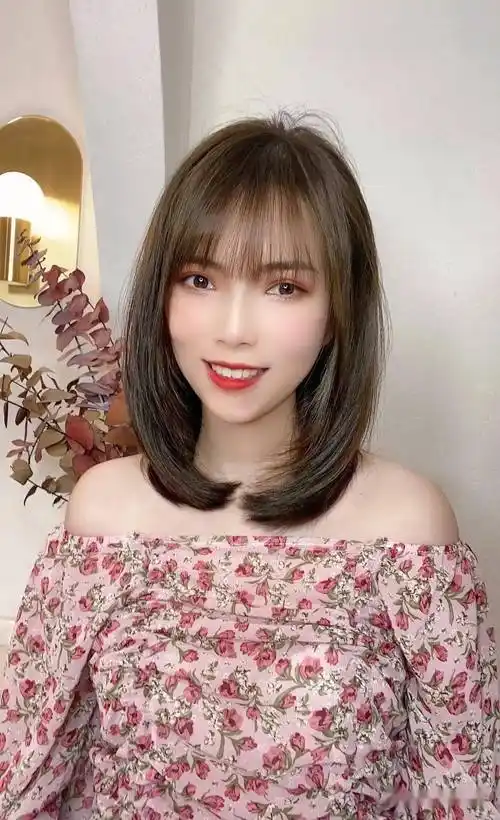 入秋流行"梨花烫"