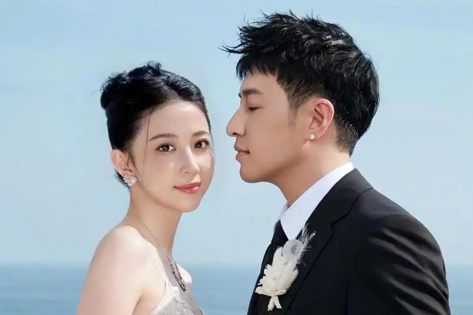 潘玮柏浪漫补办婚礼,巴厘岛之约成为幸福见证 潘玮柏与妻子宣云在