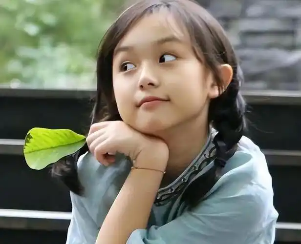 2岁出道年入百万,因长相甜美被禁止整容的刘楚恬,如今长成啥样
