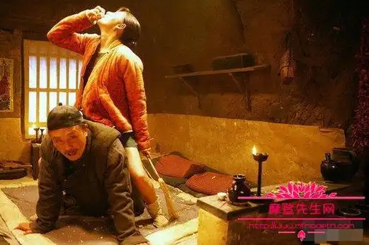 达康书记吴刚和张雨绮在白鹿原里大尺度剧照