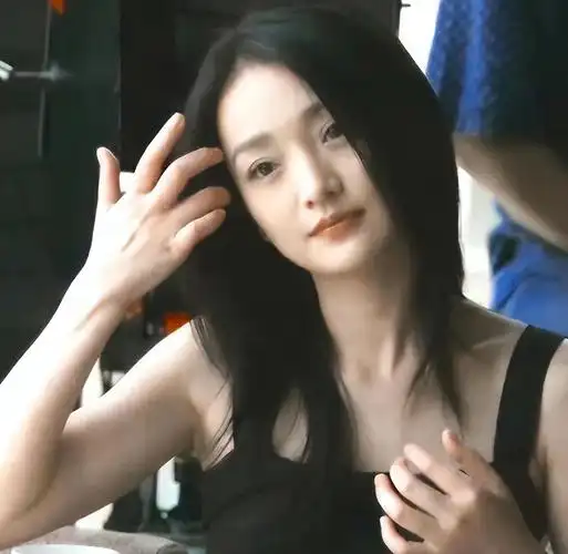 镜头前美若天仙真人黑瘦干瘪这6位上镜脸的女星反差好大