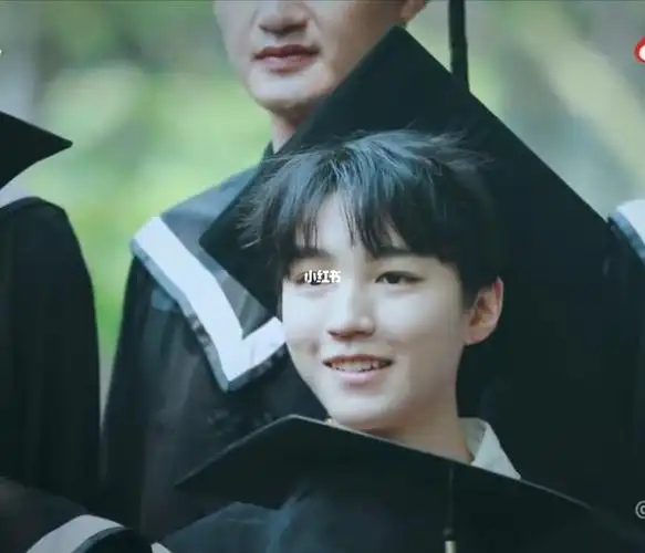 王俊凯毕业照