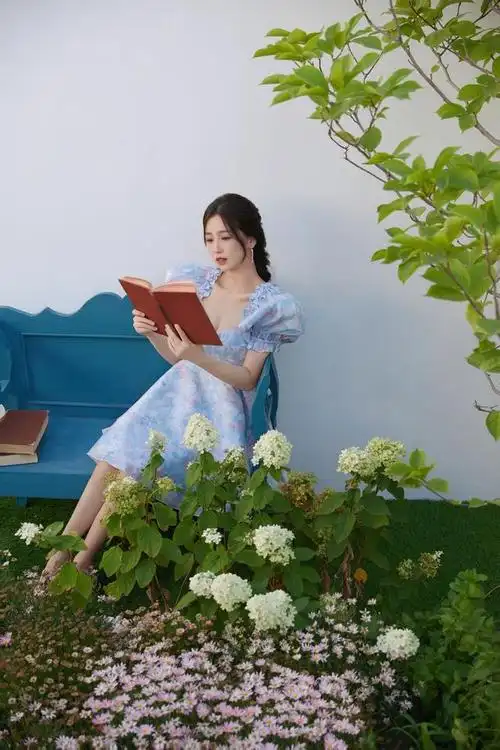 虞书欣碎花连衣裙