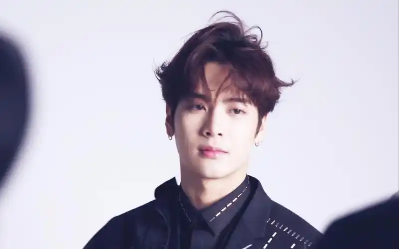 王嘉尔和jessi合作舞台也太燃了吧,酷哥和辣妹真的超养眼!