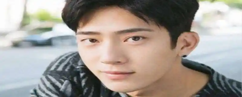 自出道以来,井柏然就与李恩倩,郑爽传出绯闻.