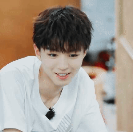 王俊凯笑容动图合集 治愈满分的王总