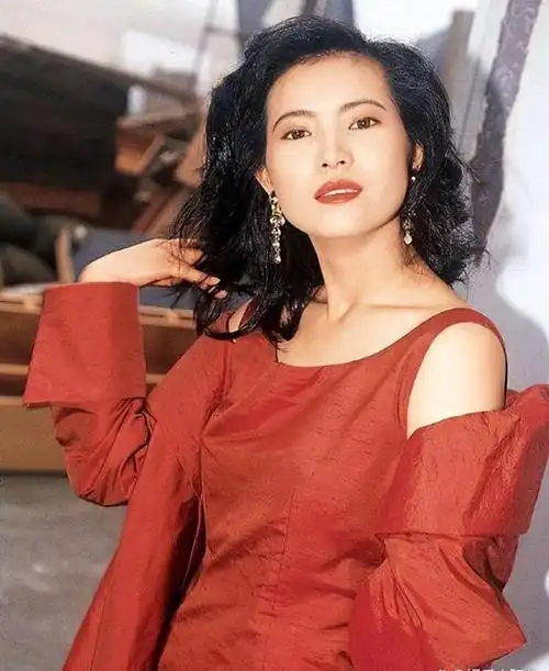 当年蓝洁瑛自曝被曾志伟"骚扰",而刘嘉玲的一句话,很耐人寻味