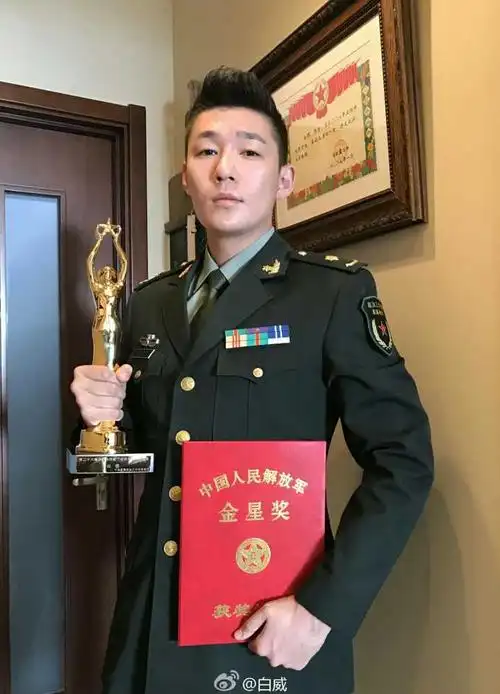 颜值很高的军人是什么样的?