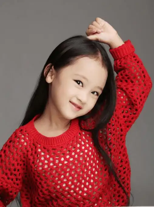 我们的少年时代易烊千玺牵手的女生叫什么_张婉儿个人微博资料家庭