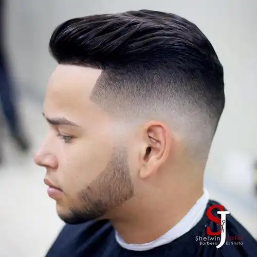 复古铲青的背头发型成功男士必备的发型