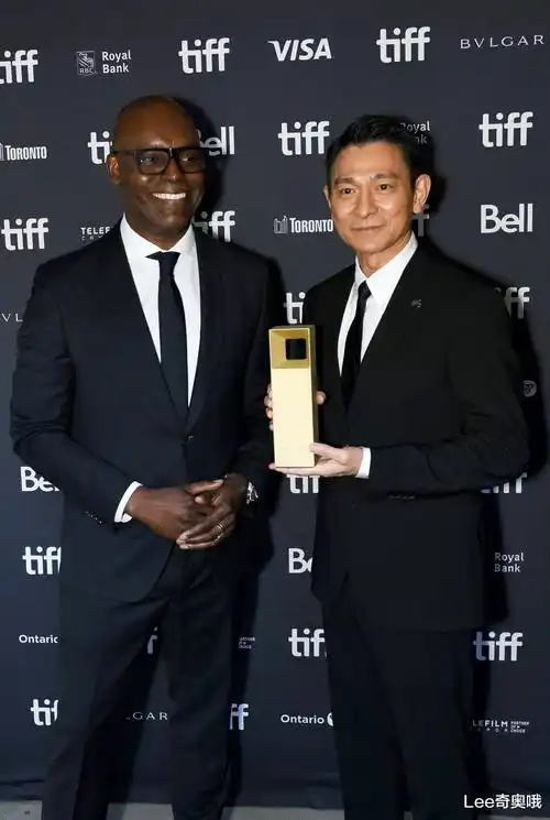 刘德华出席多伦多电影节红毯先生首映礼并领取特别贡献奖