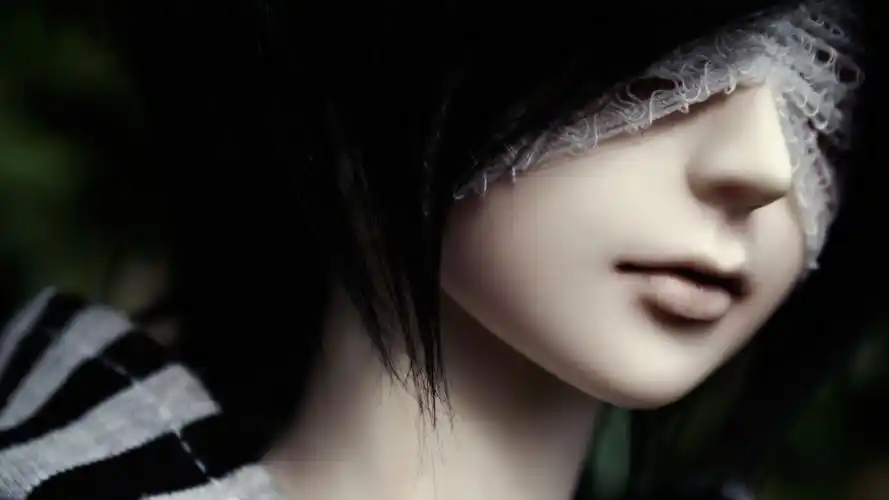 蒙眼美女黑色空洞电脑桌面壁纸