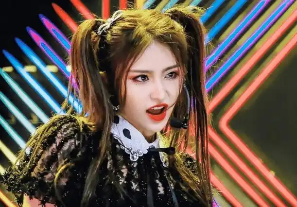 《非日常狂欢》顺位第六名孔雪儿,凭借自身的努力和人气,有机会出道吗