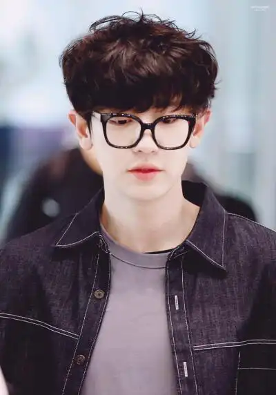 朴灿烈我爱卷毛和眼镜!