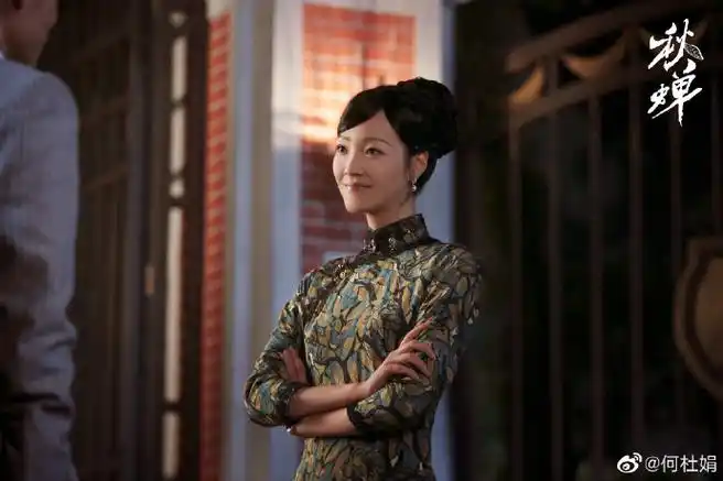 何杜娟和崔雪莉长得好像对比图,她是运动员出身还是学舞蹈的?